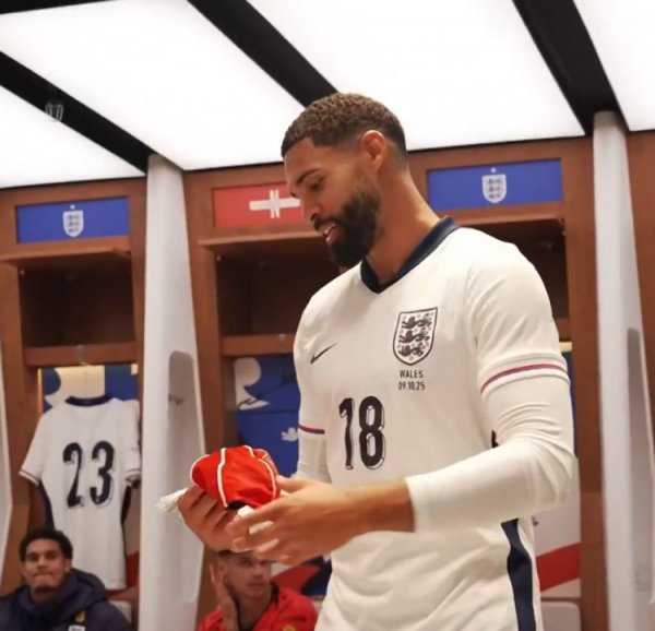 时隔7年再次为英格兰出场，奇克获赠转头帽子：很状况重返球队