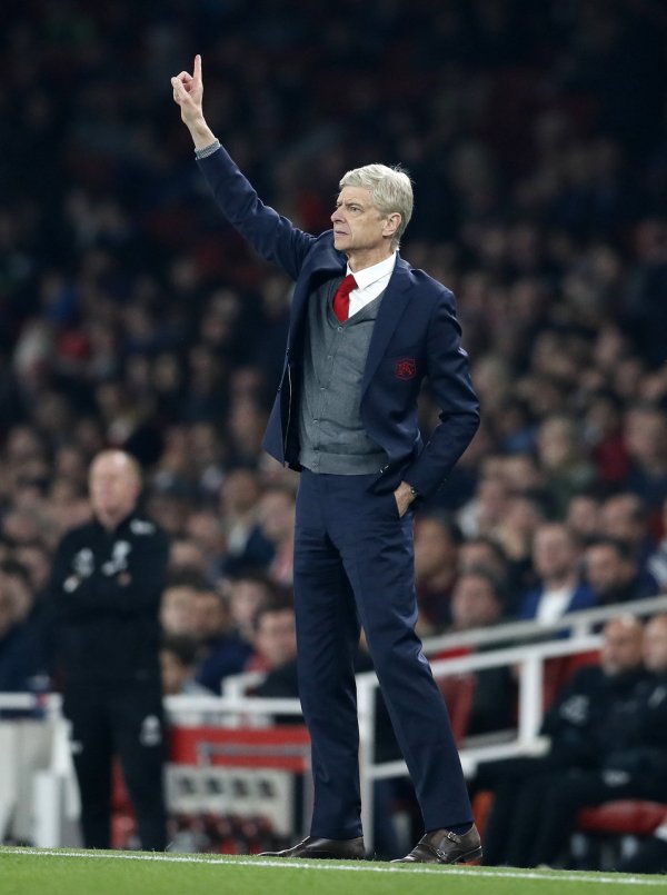 2012年的今天阿森纳0-4过期情况下逆转雷丁，最终7-5取胜