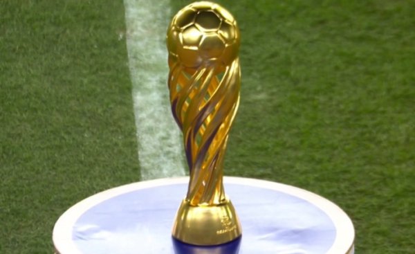 谁能捧杯？首座苏超冠军奖杯入场，陈设在南京奥体