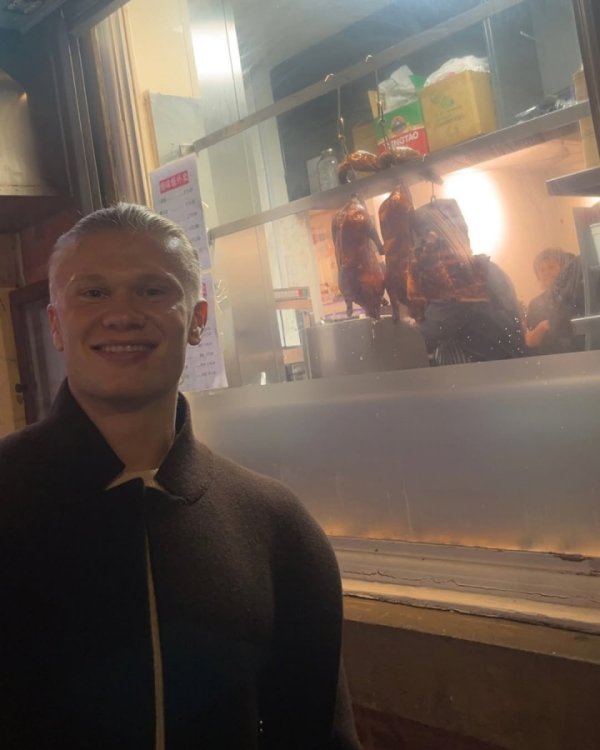 太阳报：哈兰德吃中餐点烧鸭脆皮烧肉，餐厅玩弄推出哈兰德套餐